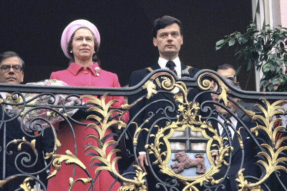 Queen Elizabeth II. 1978 beim Besuch im Alten Rathaus mit Oberbürgermeister Hans Daniels