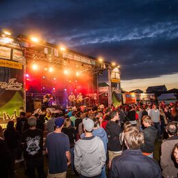 Seit 2008 wird der Park im Neu-Vilicher Wohngebiet zum Festivalgelände: Das Green Juice-Festival spricht mit dem Fokus auf Rockmusik auf Deutsch und regionalen Bands vor allem ein junges Publikum an.