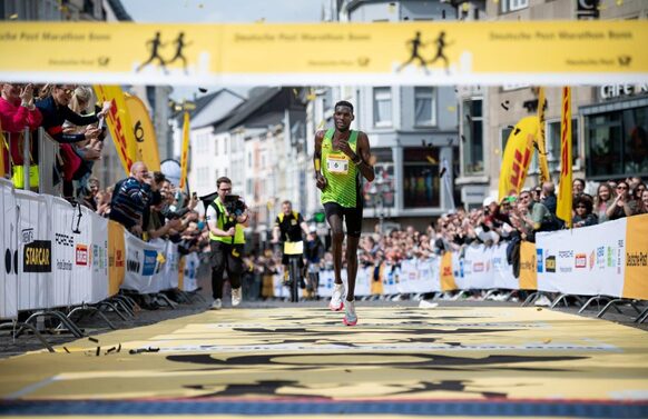 Marathonsieger Patrick Ereng im Zielbereich