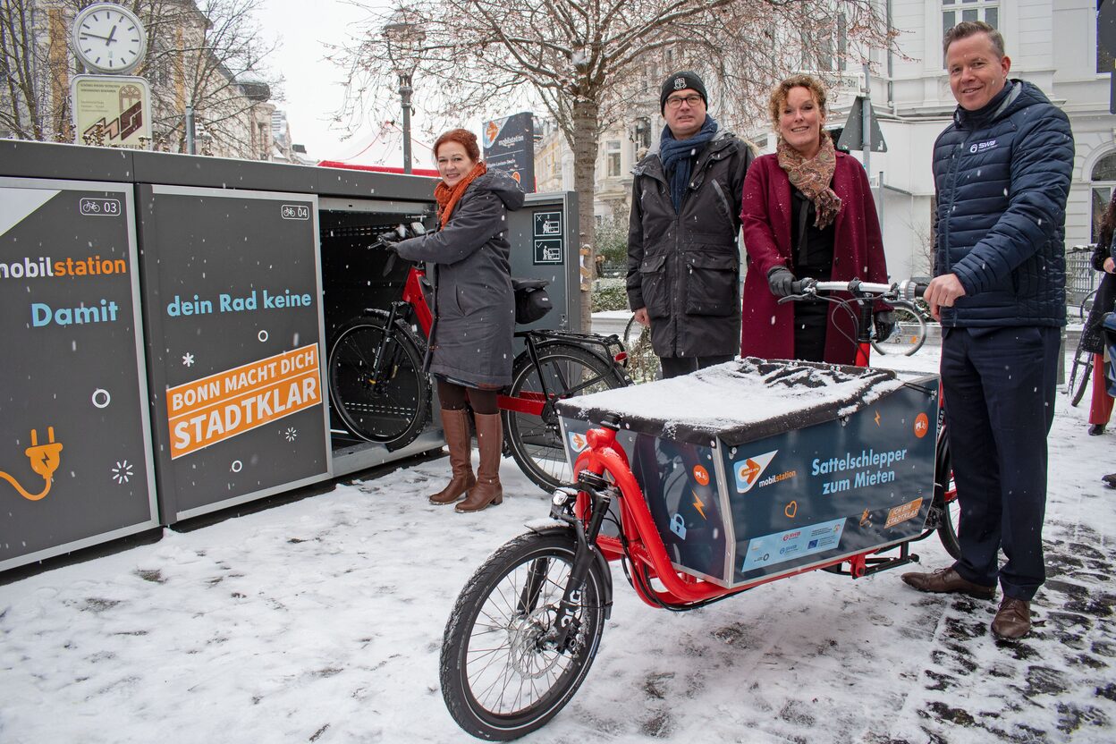 Fahrradboxen und Verleih von E-Lastenrädern sind an Mobilstationen möglich.