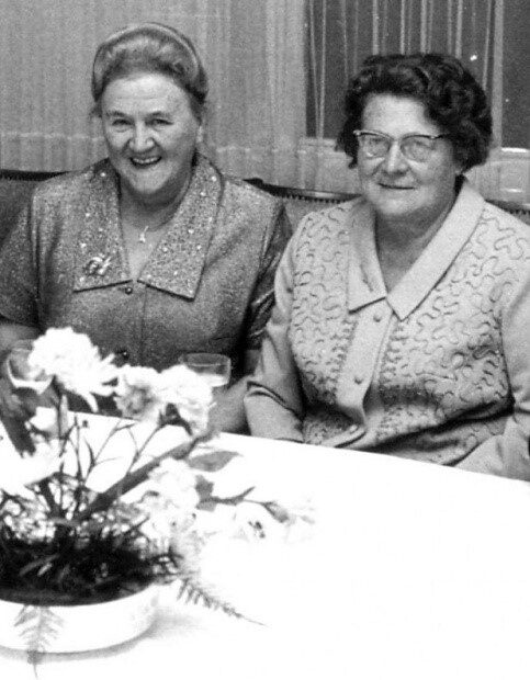 Alwine Cloidt (links) und Helene Wessel (rechts)