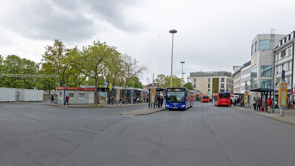 Das Bild zeigt den Bonner Zentralen Omnibus-Bahnhof