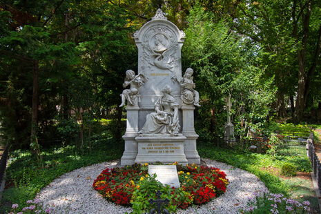 Robert und Clara Schumann sind auf dem Alten Friedhof Bonn begraben