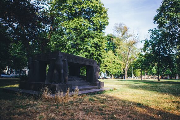 Kriegerdenkmal im Baumschulwäldchen