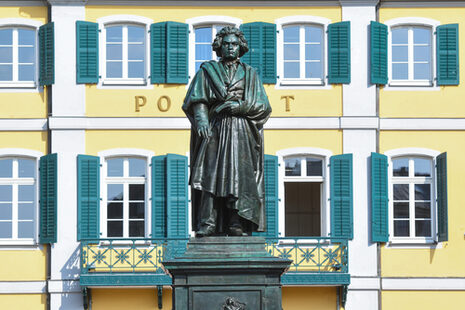 Die restaurierte Beethoven-Statue ist zurück auf dem Münsterplatz