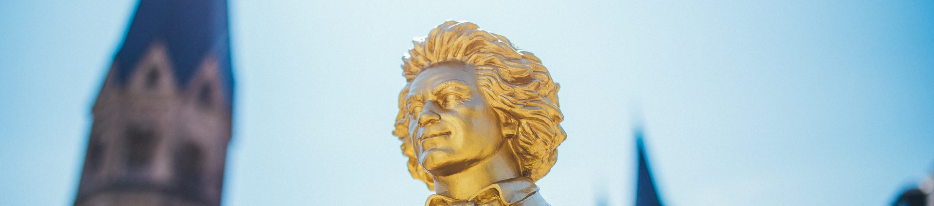 Beethovenfiguren vom Objekt- und Konzeptkünstler Ottmar Hörl auf dem Münsterplatz.