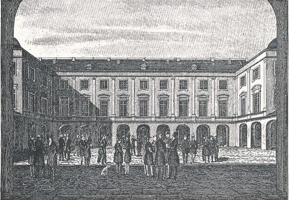 Das Schwarz-Weiß-Bild zeigt Personen im Arkadenhof der Universität Bonn.