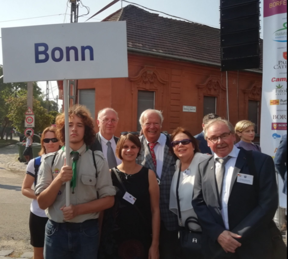 Die Bonner Delegation beim Weinumzug in Budafok