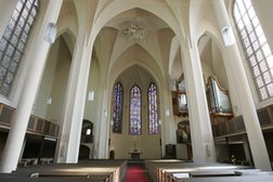 Der Innenraum der evangelischen Kreuzkirche in Bonn