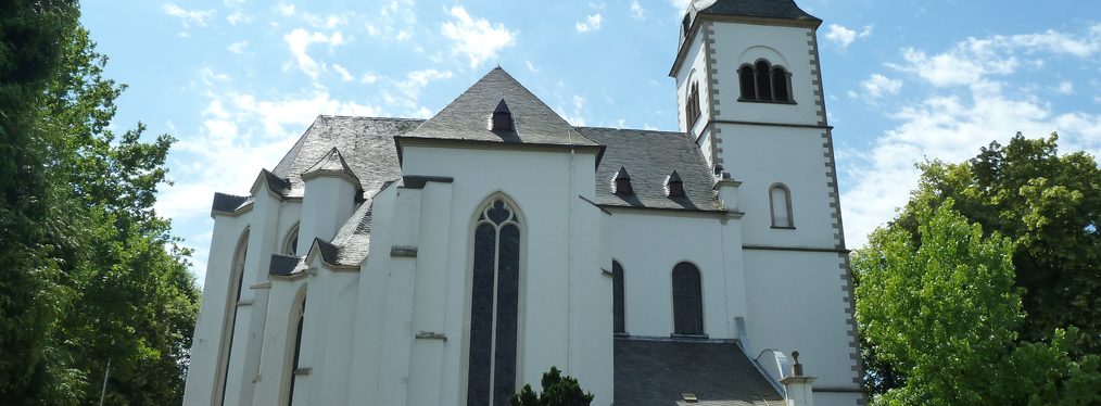 Außenaufnahme der Pfarrkirche St. Peter in Vilich