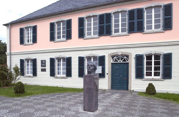 Außenaufnahme des Schumannhauses in Bonn