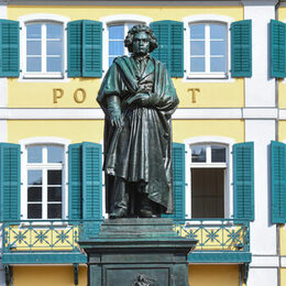 Das Beethovendenkmal auf dem Münsterplatz