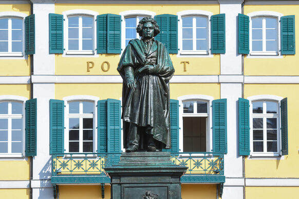 Das restaurierte Beethoven-Denkmal steht wieder an seinem alten Platz