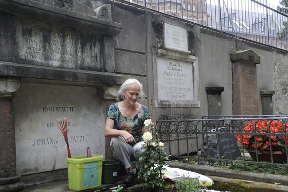 Ruth Herbrand engagiert sich bei der Gesellschaft der Freunde und Förderer des Alten Friedhofes in Bonn e. V. und hat eine Grabpflegepatenschaft übernommen.