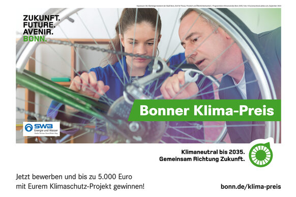 Das Foto zeigt eines der Plakate, die in Bonn auf den Klima-Preis aufmerksam machen.