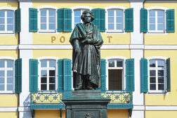 Nach monatelanger Restaurierung wurde das Beethoven-Denkmal Anfang Juli wieder an seinen angestammten Platz aufgestellt