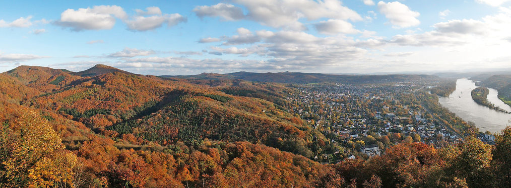 Luftansicht vom Siebengebirge mit Rhein