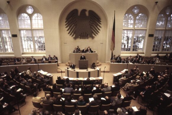 Während des Plenarsaal-Neubaus von 1986 bis 1992 tagte der Deutsche Bundestag im Wasserwerk. Heute werden hier und im benachbarten Pumpenhaus Kongresse, Tagungen, Empfänge oder Konzerte veranstaltet. Sie gehören demnächst zum UN Campus.