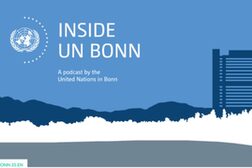 Das Logo zeigt den UN Campus in Bonn