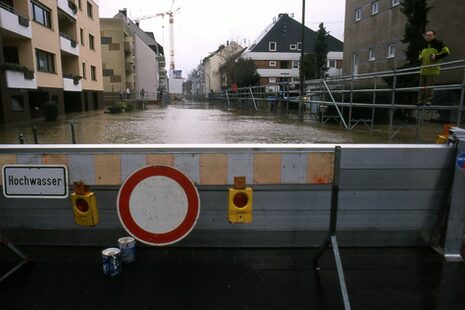 Das Weihnachtshochwasser von 1993 bleibt in Bonn unvergessen: Damals wurde mit 10,13 Metern der höchste Rheinpegelstand des 20. Jahrhunderts gemessen.