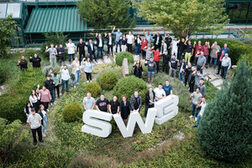 Rund 40 Nachwuchskräfte wurden am 1. August von der Geschäftsführung und weiteren Vertretern der SWB in der Konzernzentrale begrüßt.