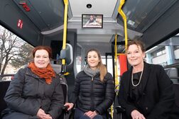 In den Bussen und Bahnen wird die Kampagne gegen Diskriminierung und Rassismus zu sehen sein.