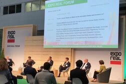 Podiumsdiskussion bei der Exporeal 2021