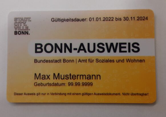 Das Bild zeigt den neuen Bonn-Ausweis im Scheckkartenformat aus Kunststoff.