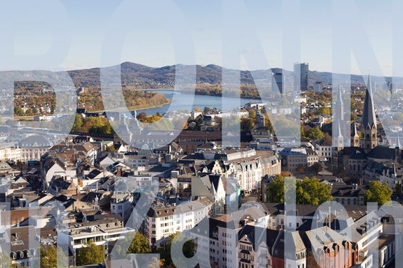 Bonner Innenstadt mit dem Schriftzug Bonn in Zahlen