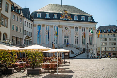 Straßencafés am Alten Rathaus