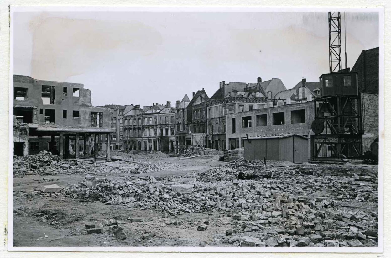 Kriegszerstörungen am Bertha-von-Suttner-Platz