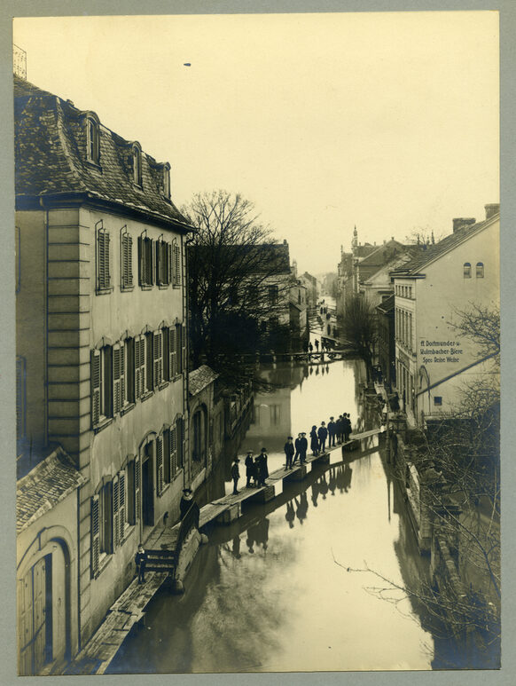 Hochwasser in der Rheinaustraße in Beuel am 1. Januar 1926