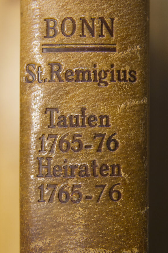Kirchenbuch St. Remigius, Rückeneinband.