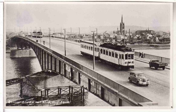 Die neue Rheinbrücke (seit 1963 Kennedybrücke) mit Blick auf Beuel; Querformat; schwarz-weiß Fotografie, um 1950; Signatur: DA02_09036