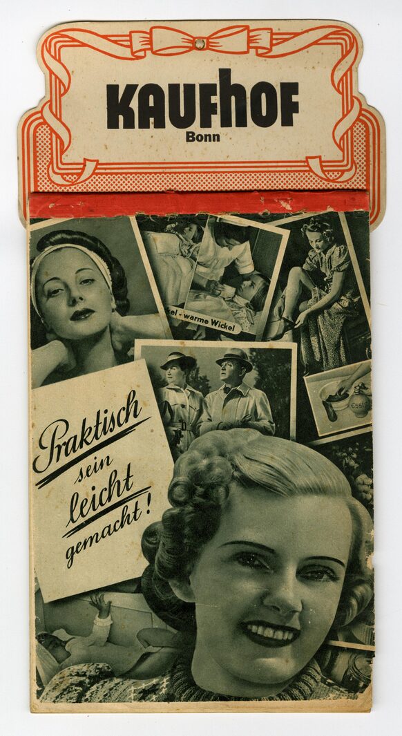 Deckblatt „Praktisch sein leicht gemacht!“, 1941 mit Bildern von Frauen und dem damaligen Kaufhof Logo