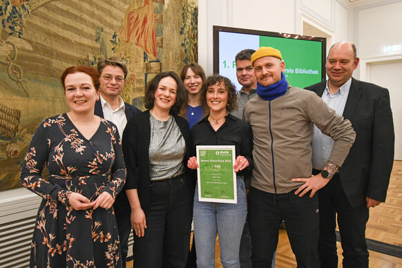 OB Katja Dörner mit den Siegern des zweiten Bonner Klimapreises