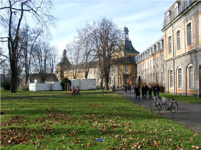 Stockentor, Unigebäude mit Bäumen