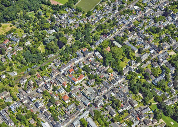 Luftbild des Ortskerns von Oberkassel.