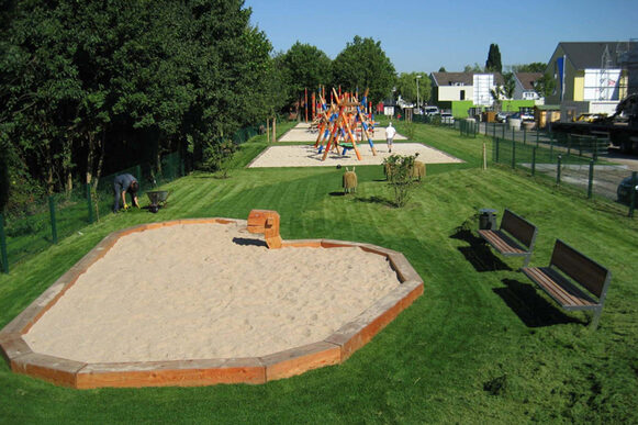 Spielplatz - Sand- und Kletterinsel.