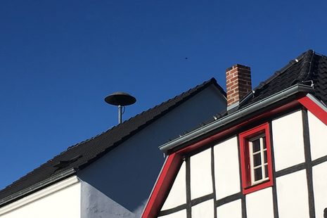 Sirene auf Hausdach
