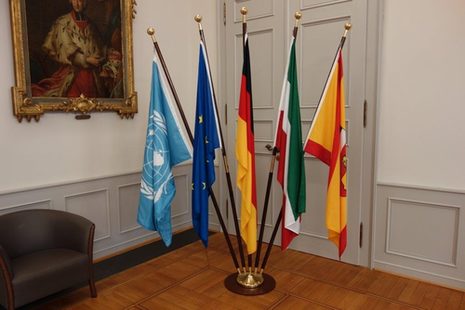 Flaggen im Globelin Saal.