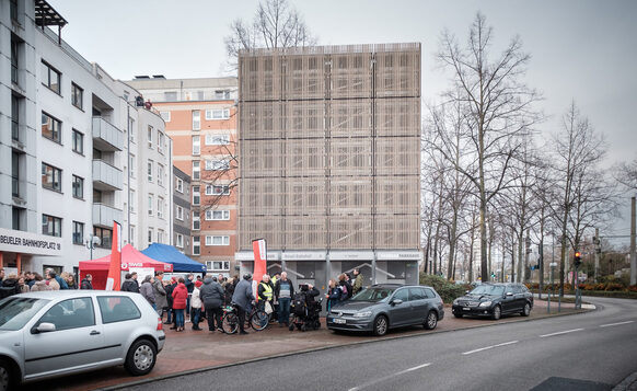 Das Bild zeigt das neue Fahrradparkhaus in Beuel.