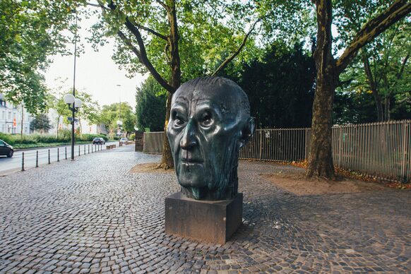 Konrad Adenauer Kopf-Statue
