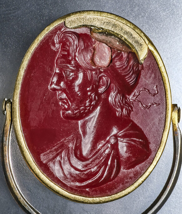 Antike Gemme mit männlichem Porträtkopf